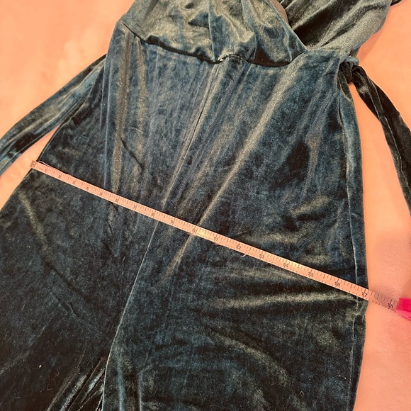 Lulus velour dark green jumpsuit size L - Picture 9 of 9